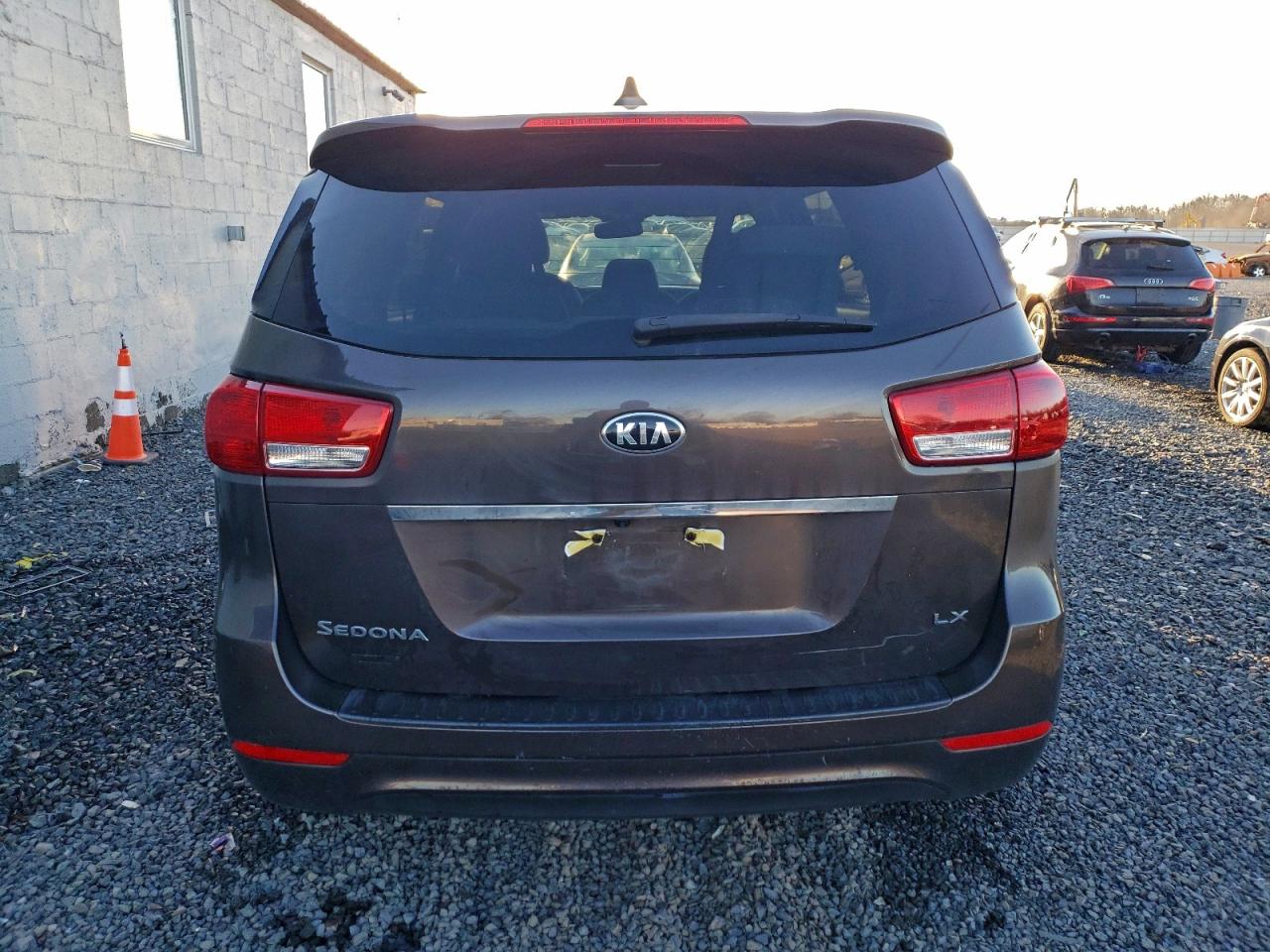 2018 KIA SEDONA LX photo 6