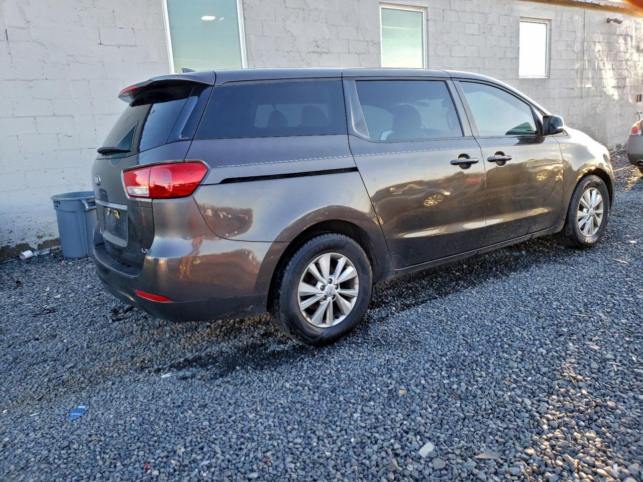 2018 KIA SEDONA LX photo 3