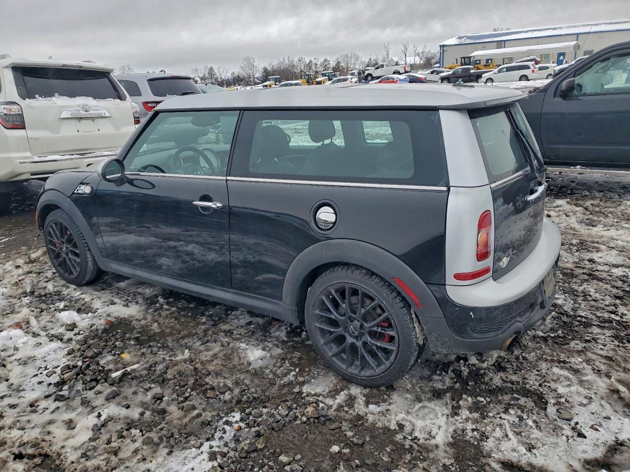 2009 MINI COOPER CLUBMAN JCW photo 2