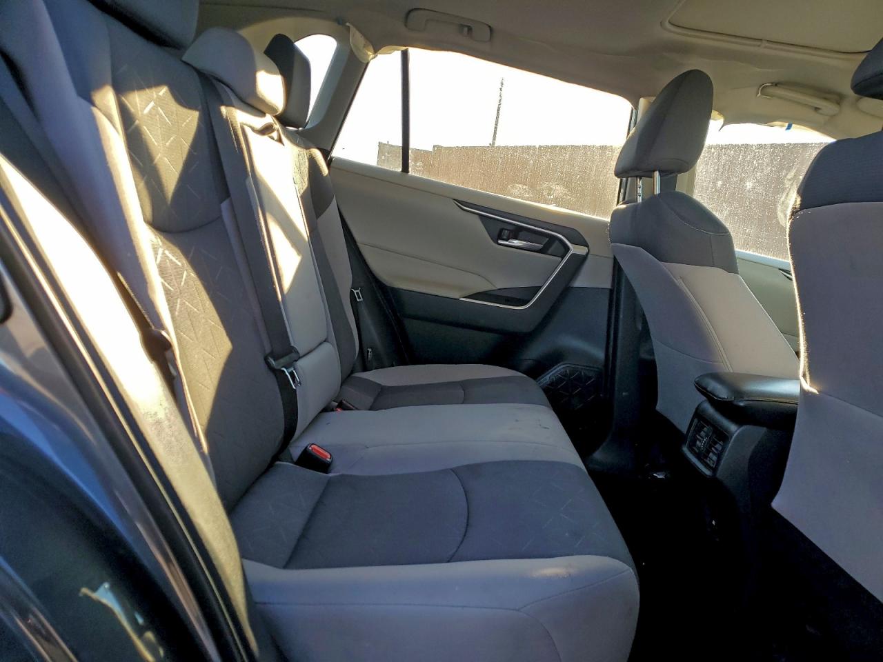 2021 TOYOTA RAV4 XLE photo 11