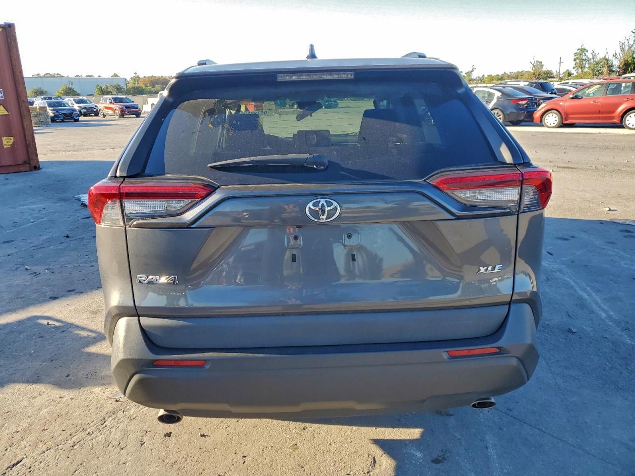 2021 TOYOTA RAV4 XLE photo 6