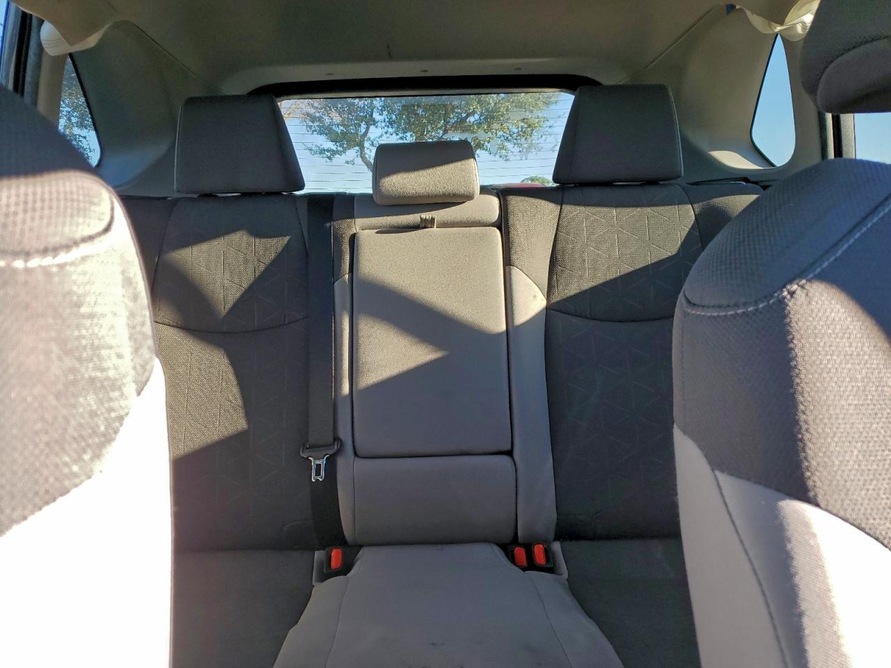 2021 TOYOTA RAV4 XLE photo 10
