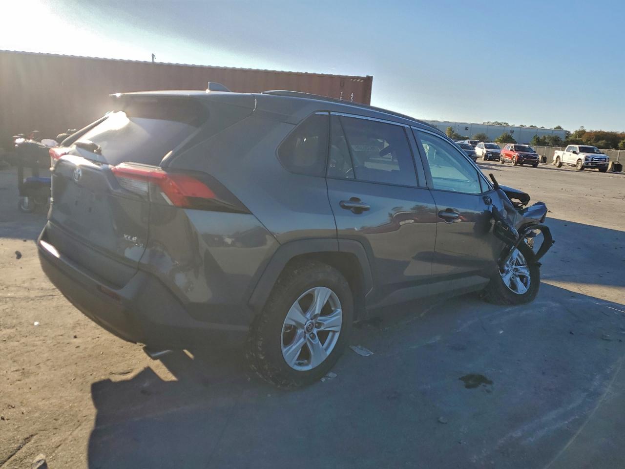 2021 TOYOTA RAV4 XLE photo 3
