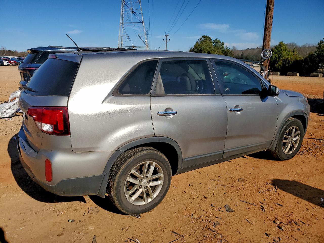 2015 KIA SORENTO LX photo 3
