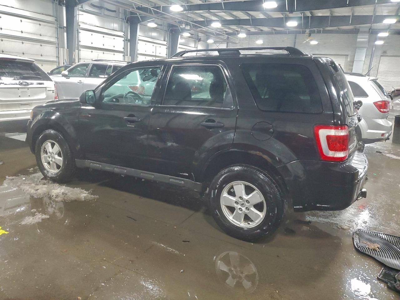 2011 FORD ESCAPE XLT photo 2