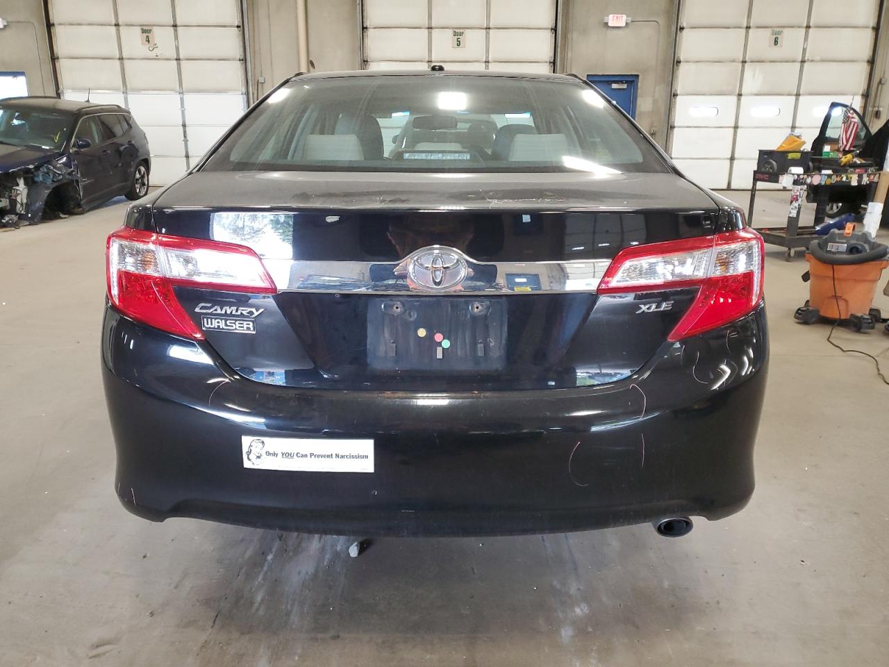 2012 TOYOTA CAMRY XLE photo 11
