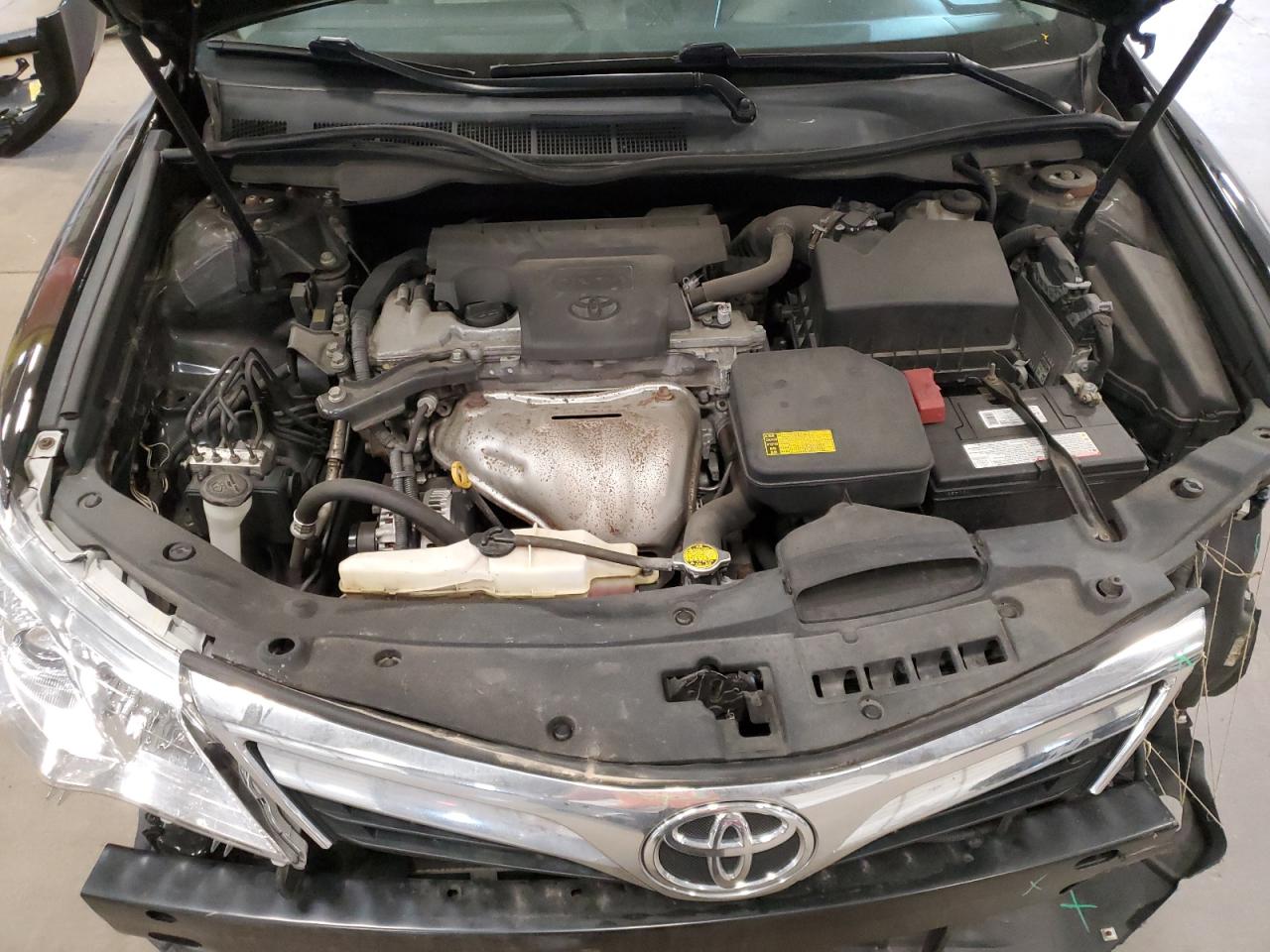 2012 TOYOTA CAMRY XLE photo 21