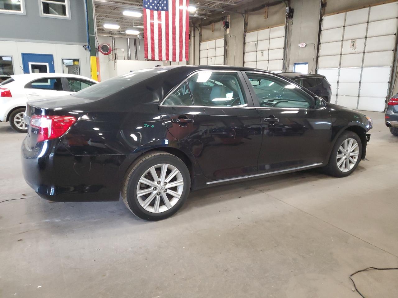 2012 TOYOTA CAMRY XLE photo 5
