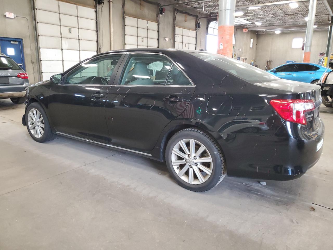 2012 TOYOTA CAMRY XLE photo 3