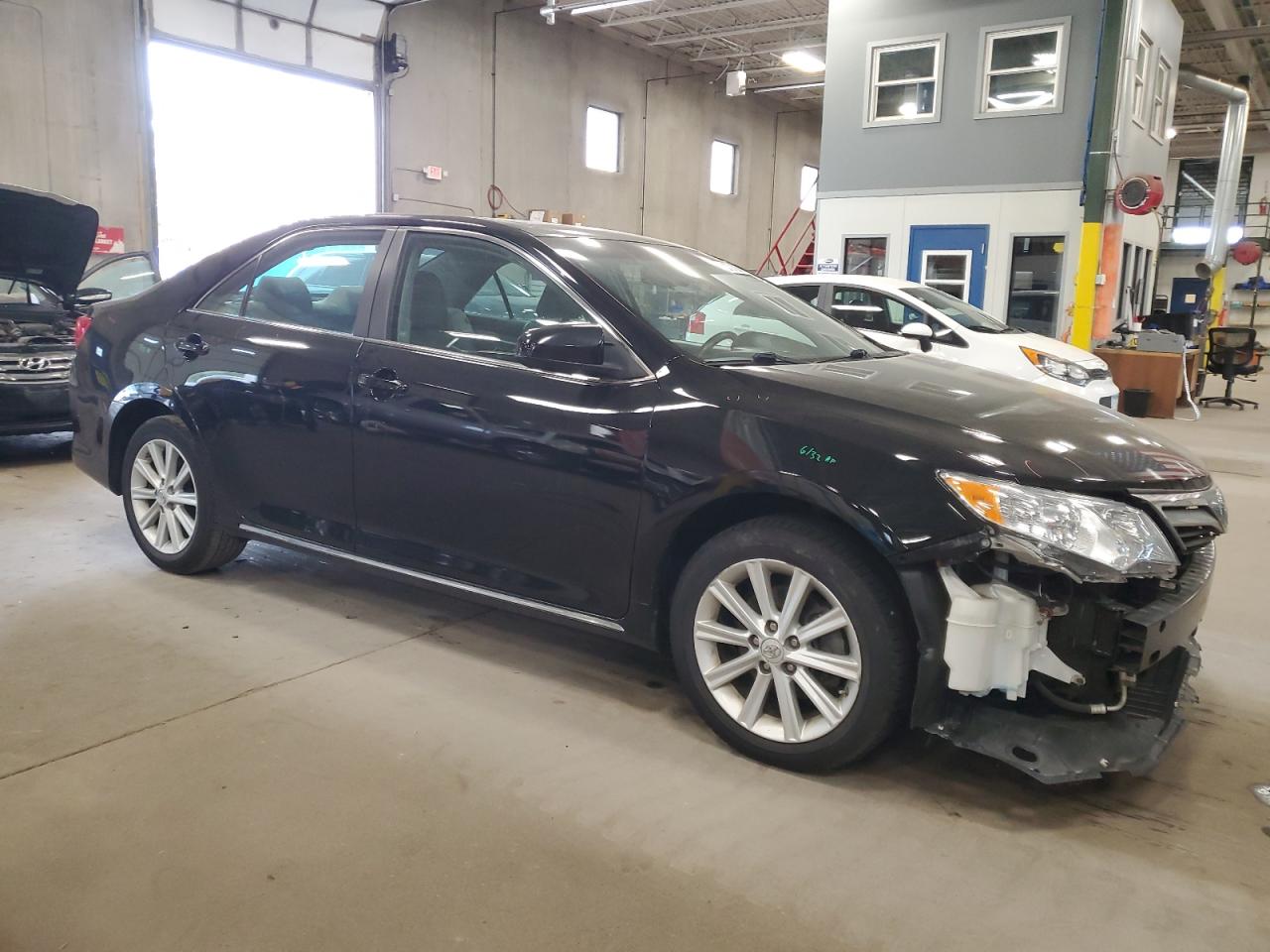 2012 TOYOTA CAMRY XLE photo 7