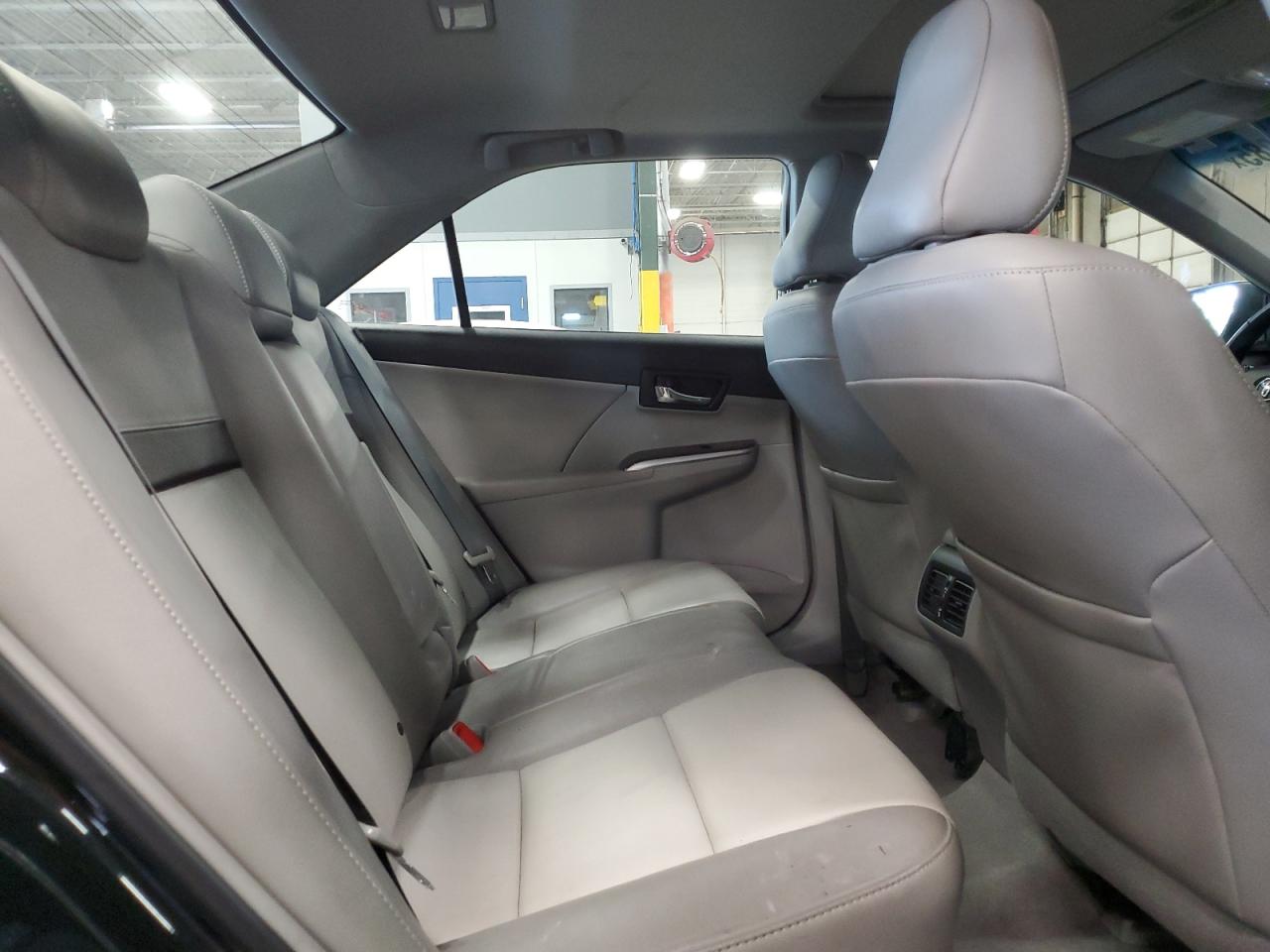 2012 TOYOTA CAMRY XLE photo 19