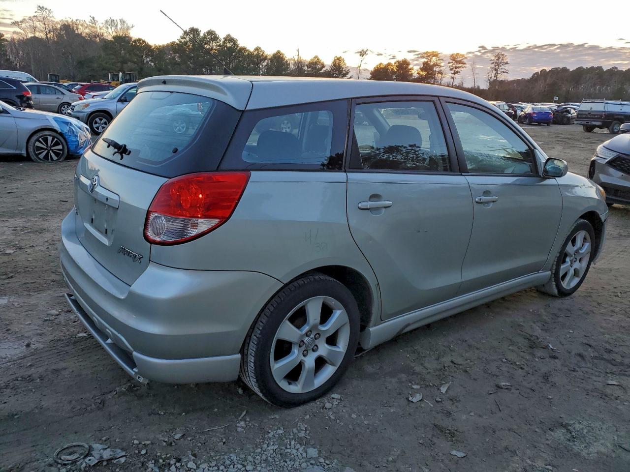2003 TOYOTA COROLLA MATRIX XR photo 5