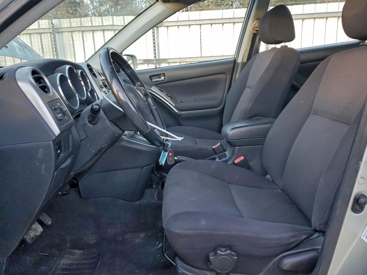 2003 TOYOTA COROLLA MATRIX XR photo 13