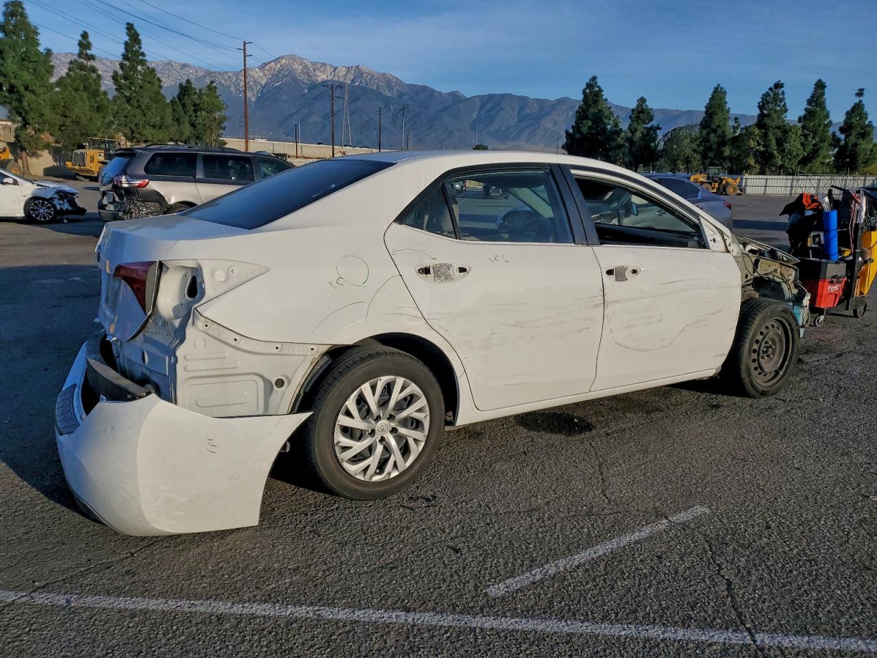 2018 TOYOTA COROLLA L photo 3