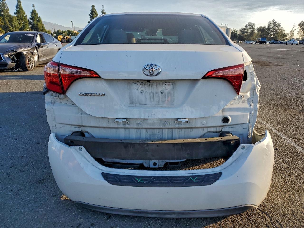 2018 TOYOTA COROLLA L photo 6