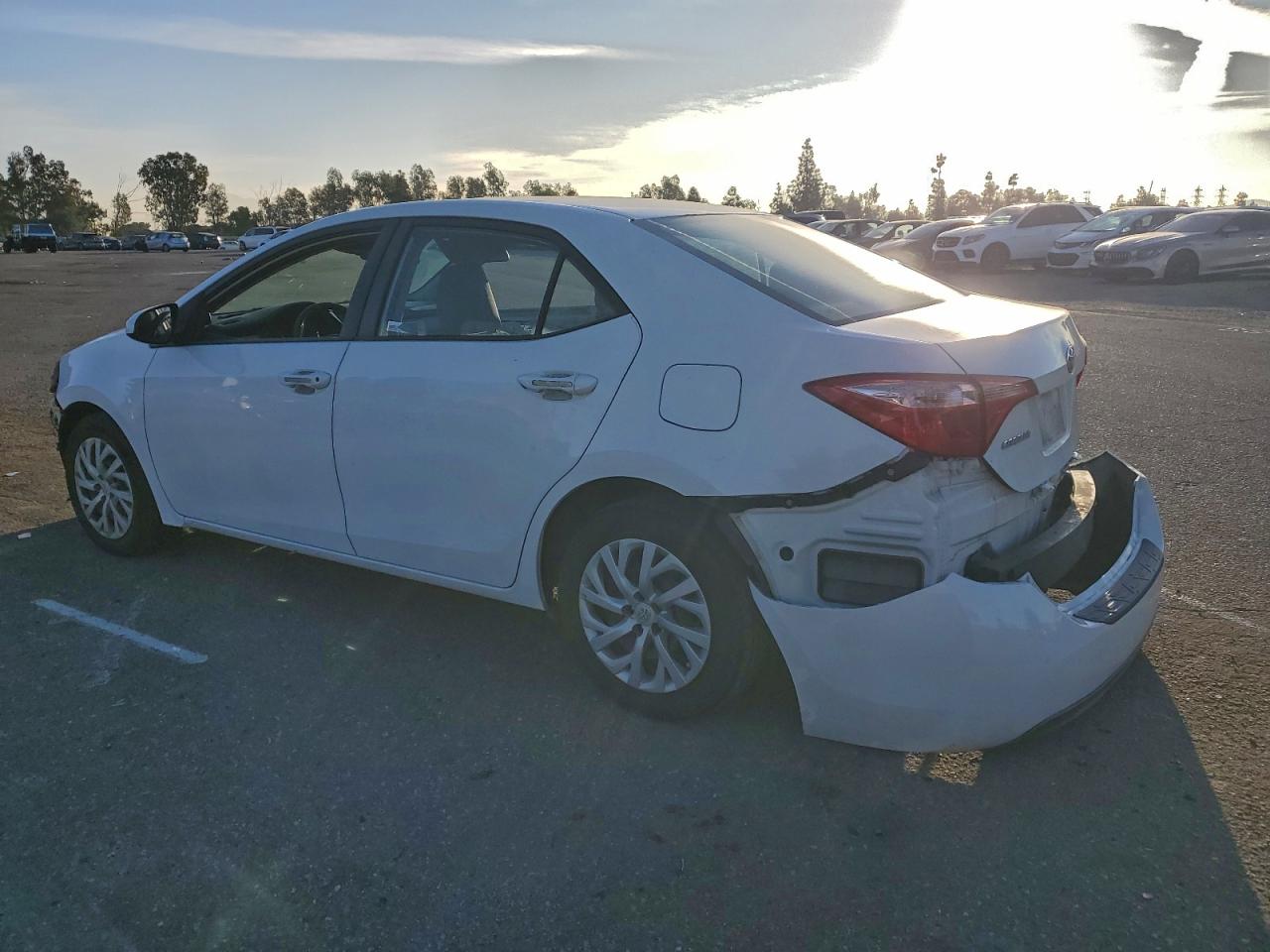 2018 TOYOTA COROLLA L photo 2