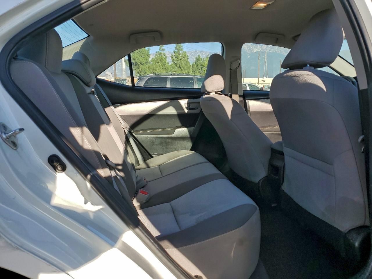 2018 TOYOTA COROLLA L photo 10