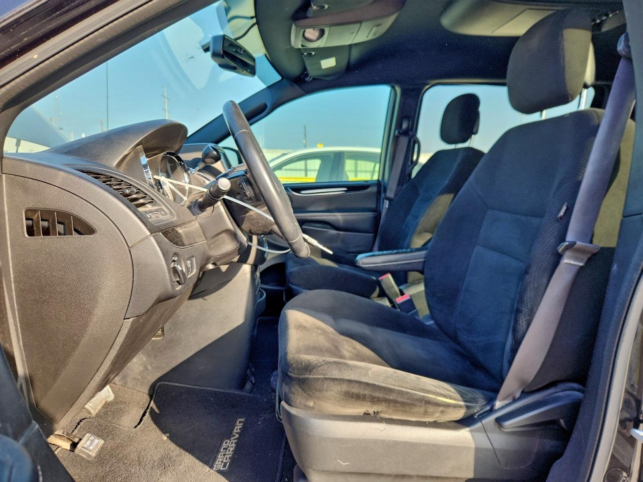2015 DODGE GRAND CARAVAN SE photo 13