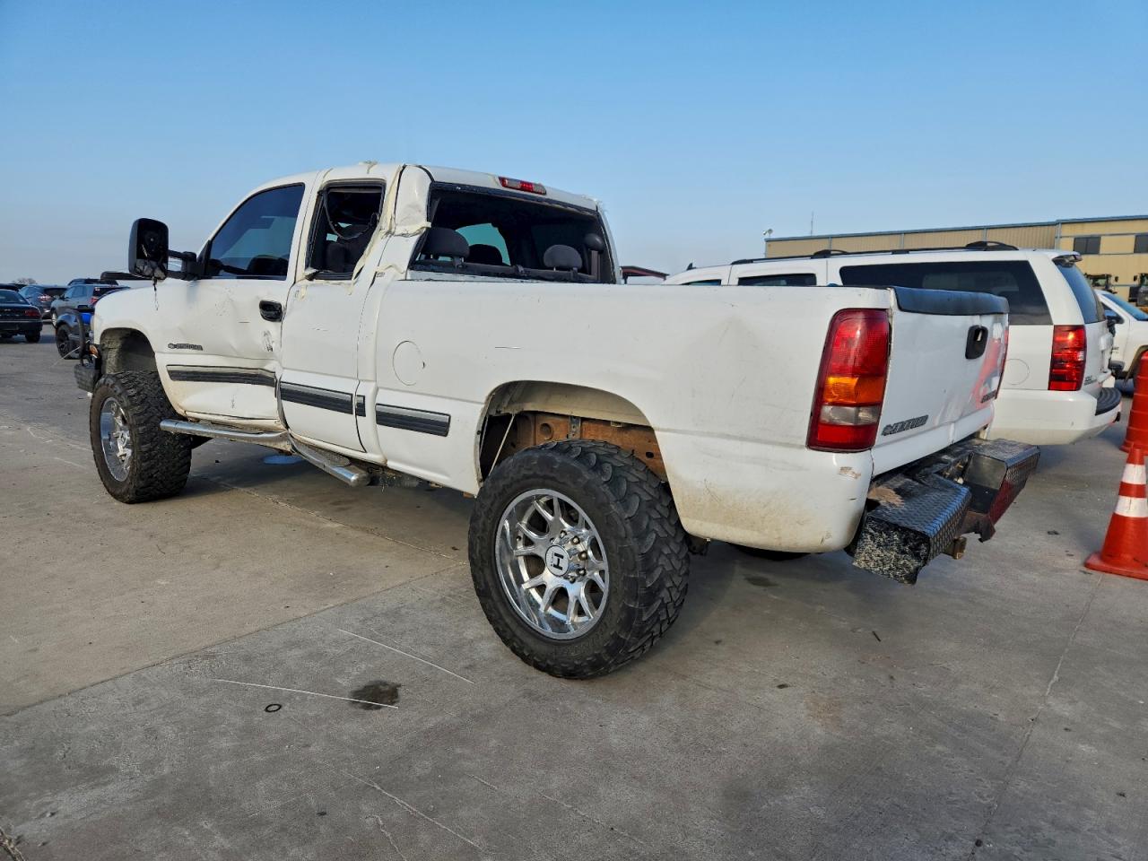 2002 CHEVROLET SILVERADO C2500 HEAVY DUTY photo 2
