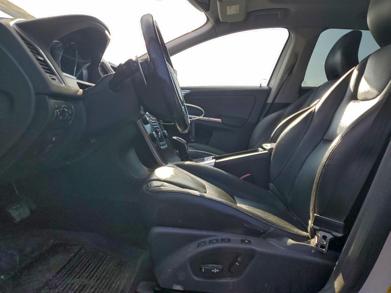 2015 VOLVO XC60 T6 PREMIER photo 7