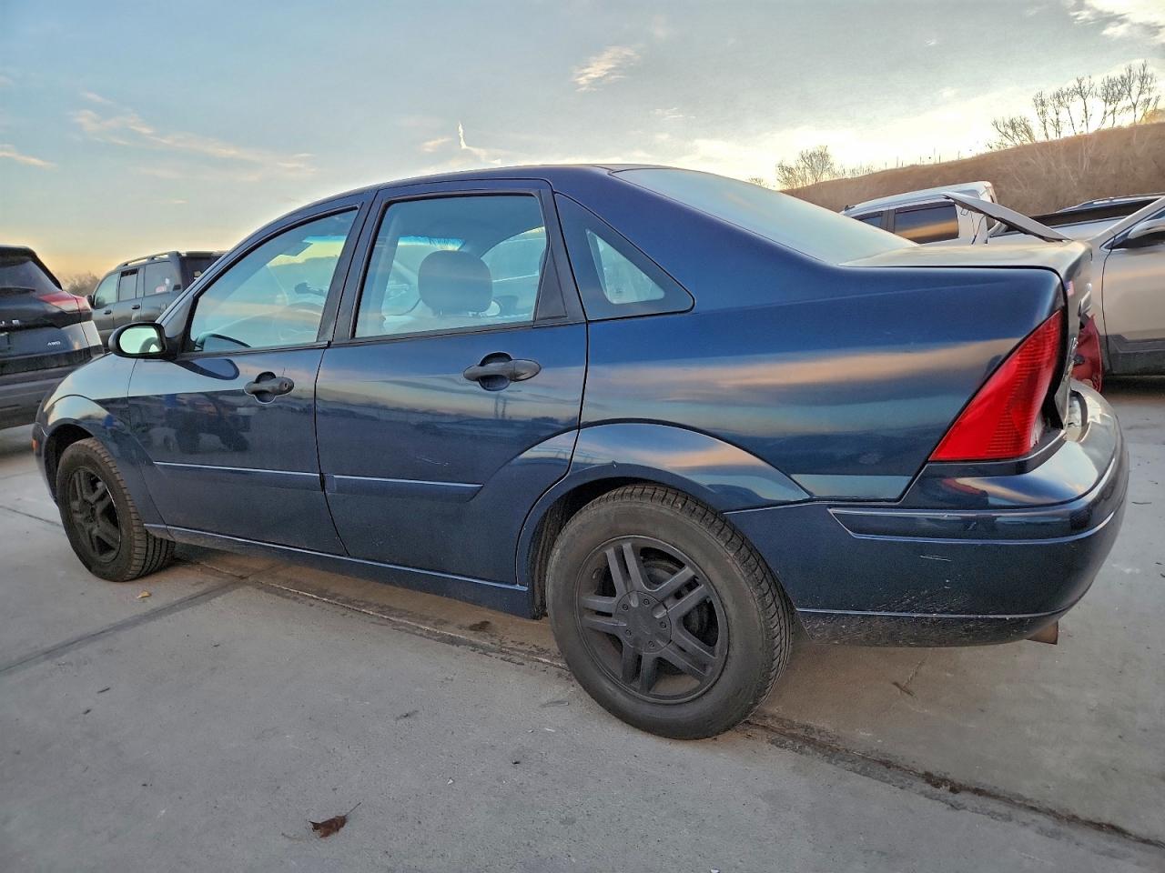 2002 FORD FOCUS SE photo 2