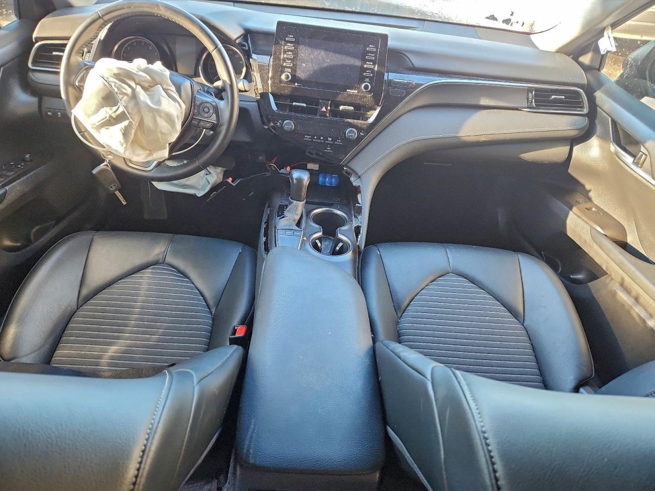 2022 TOYOTA CAMRY SE photo 8