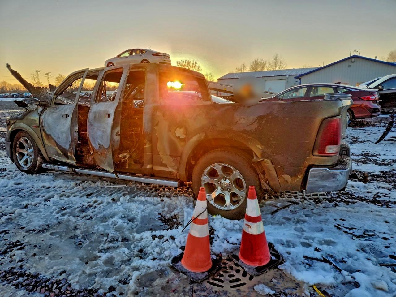 2015 RAM 1500 LARAMIE photo 2