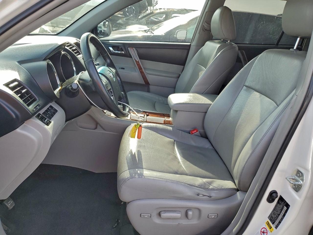2013 TOYOTA HIGHLANDER LIMITED photo 13