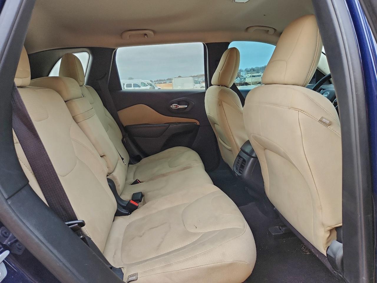 2016 JEEP CHEROKEE LATITUDE photo 11