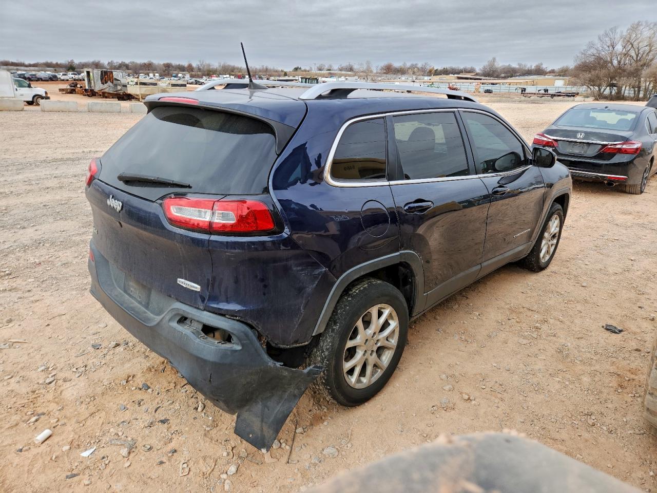 2016 JEEP CHEROKEE LATITUDE photo 3