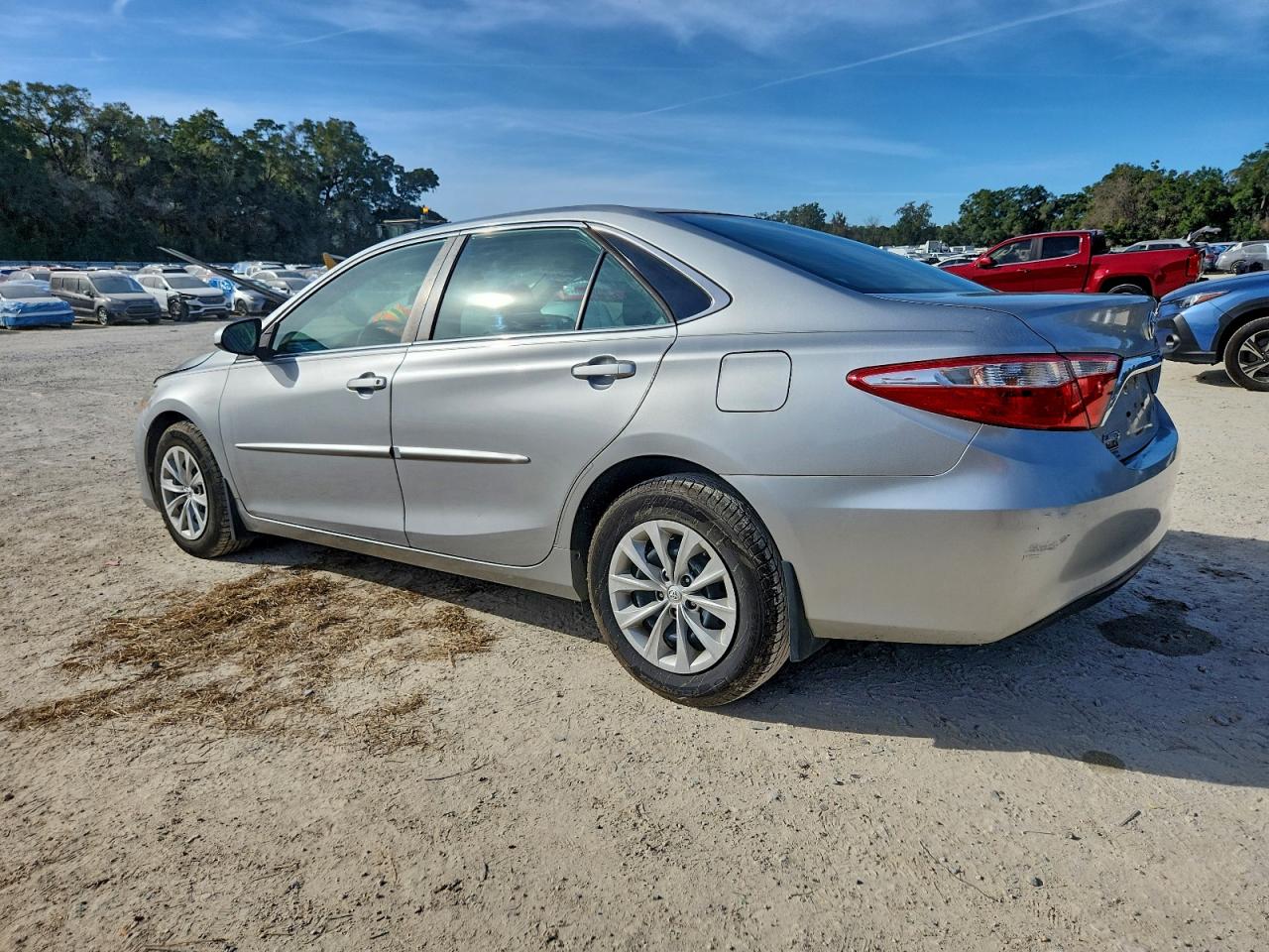 2016 TOYOTA CAMRY LE photo 3