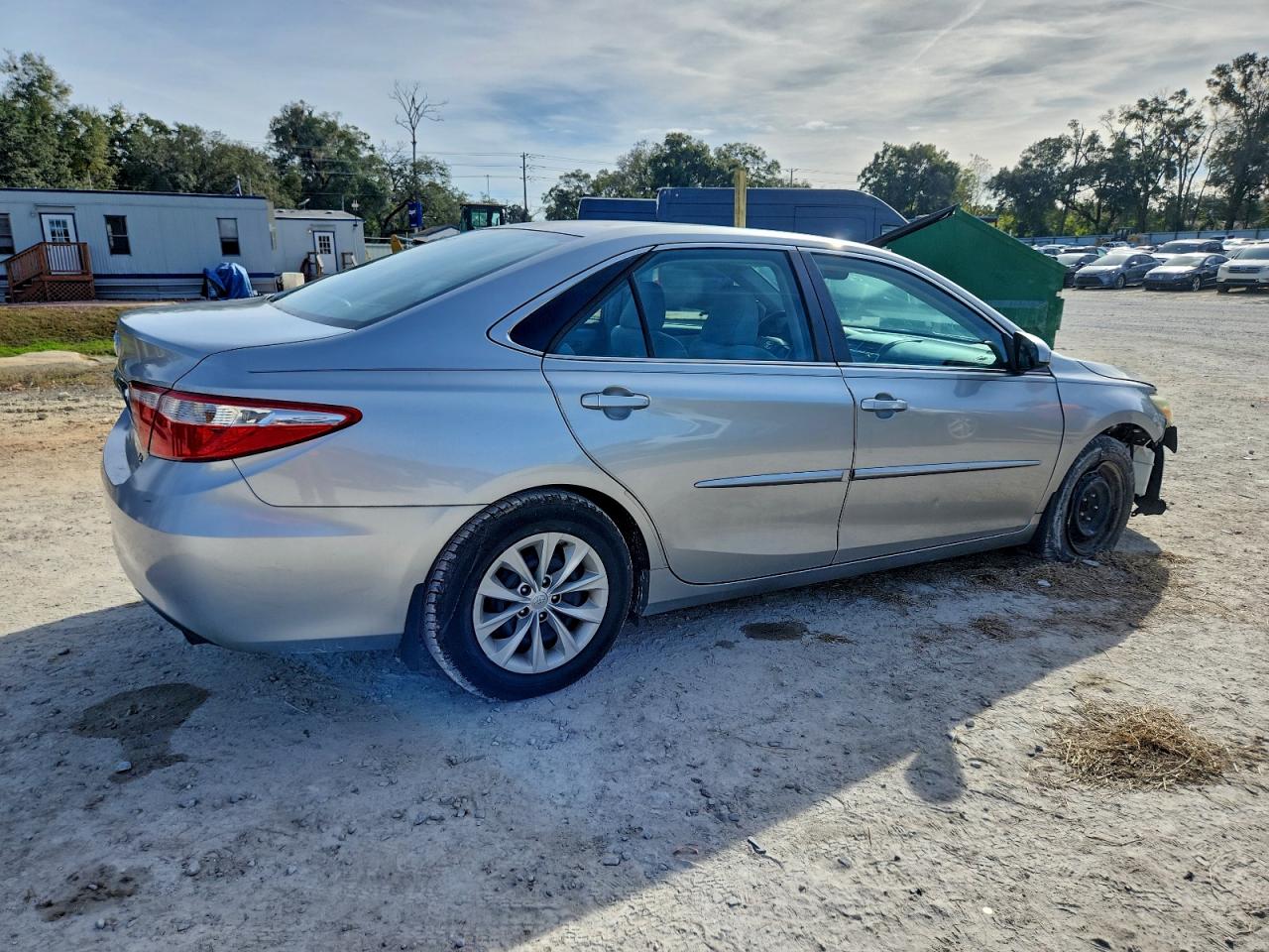 2016 TOYOTA CAMRY LE photo 5