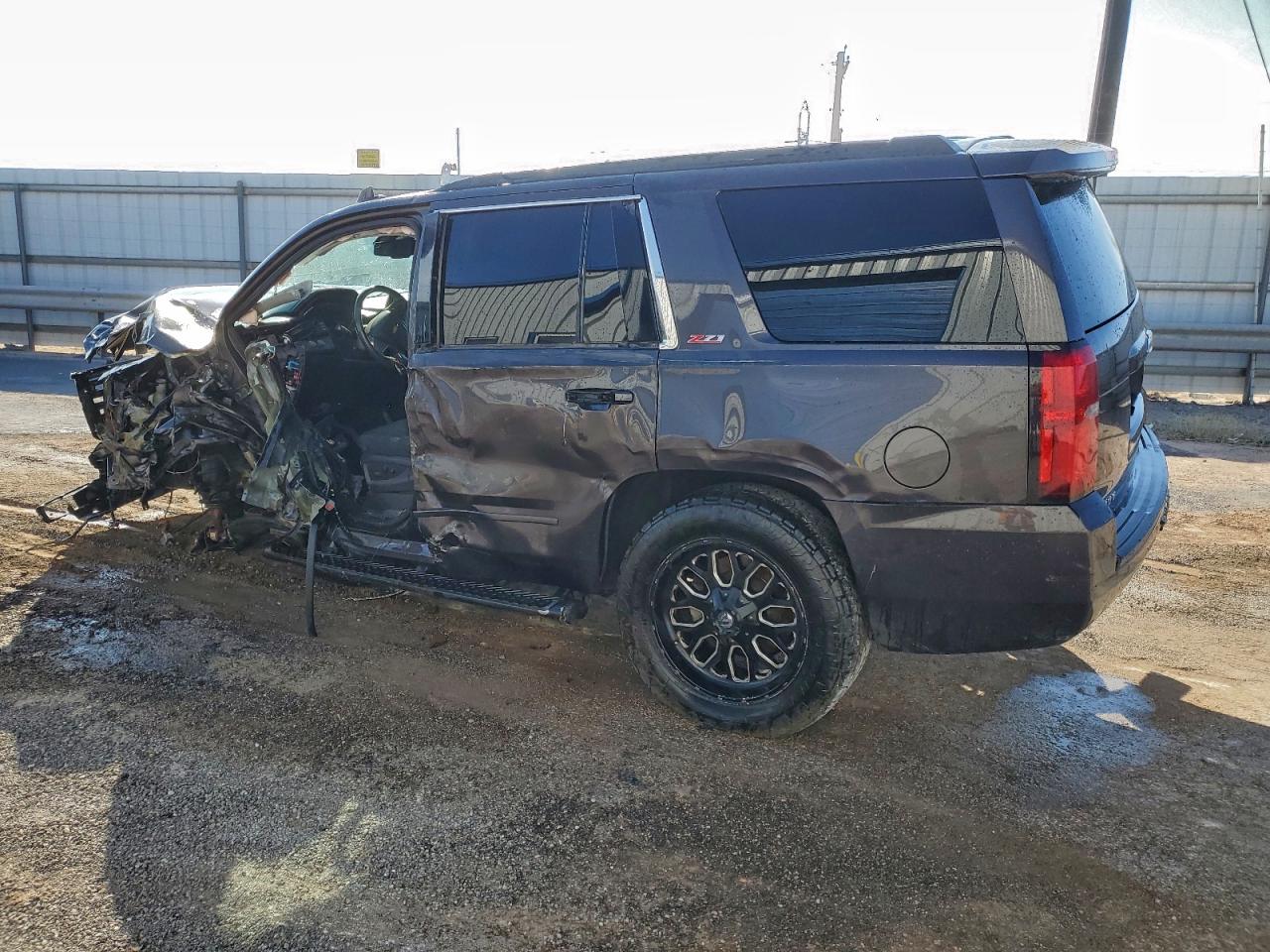 2017 CHEVROLET TAHOE K1500 LT photo 3