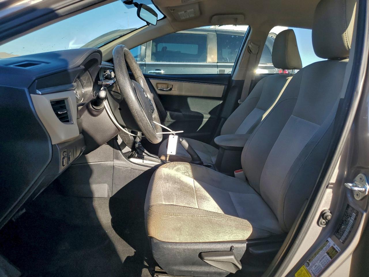 2015 TOYOTA COROLLA L photo 13