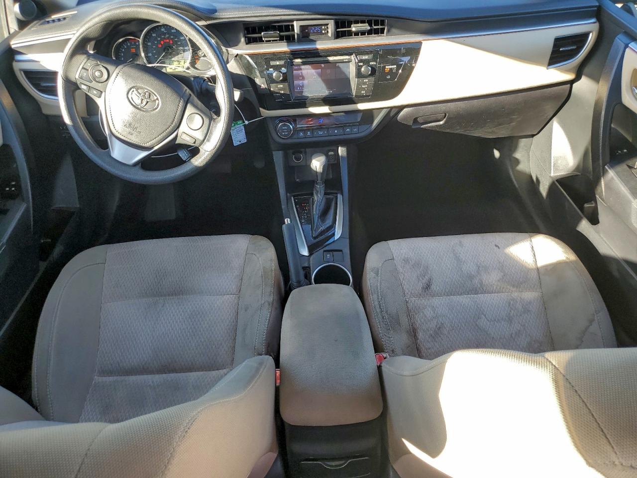2015 TOYOTA COROLLA L photo 15