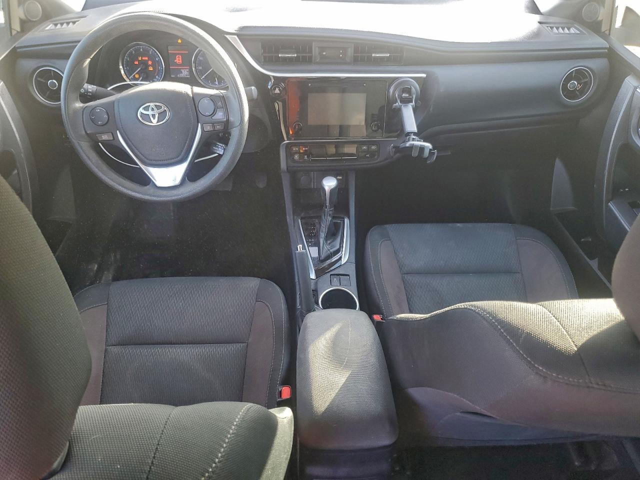2019 TOYOTA COROLLA L photo 8