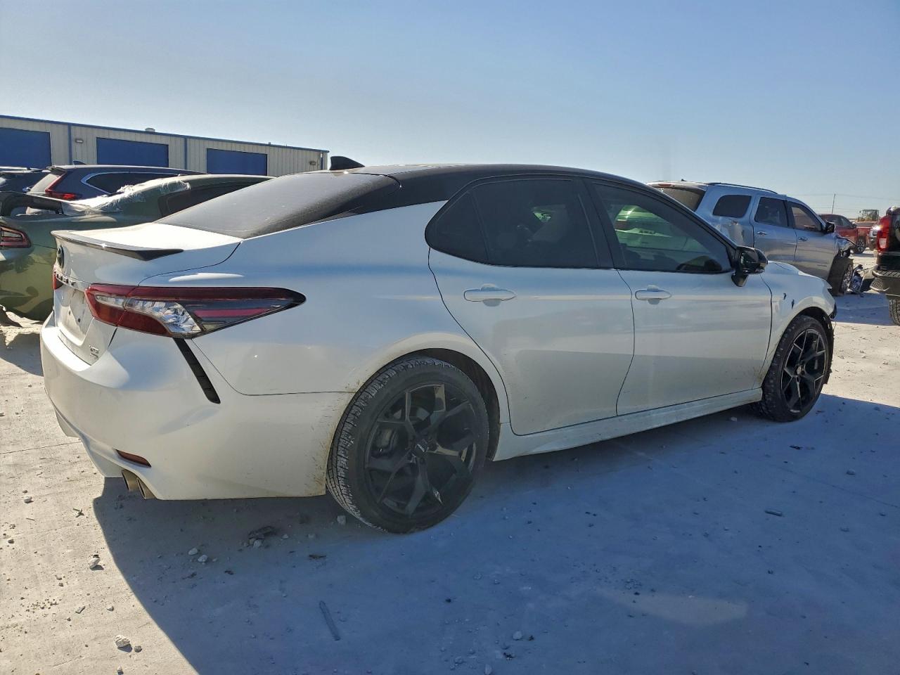 2021 TOYOTA CAMRY XSE photo 3