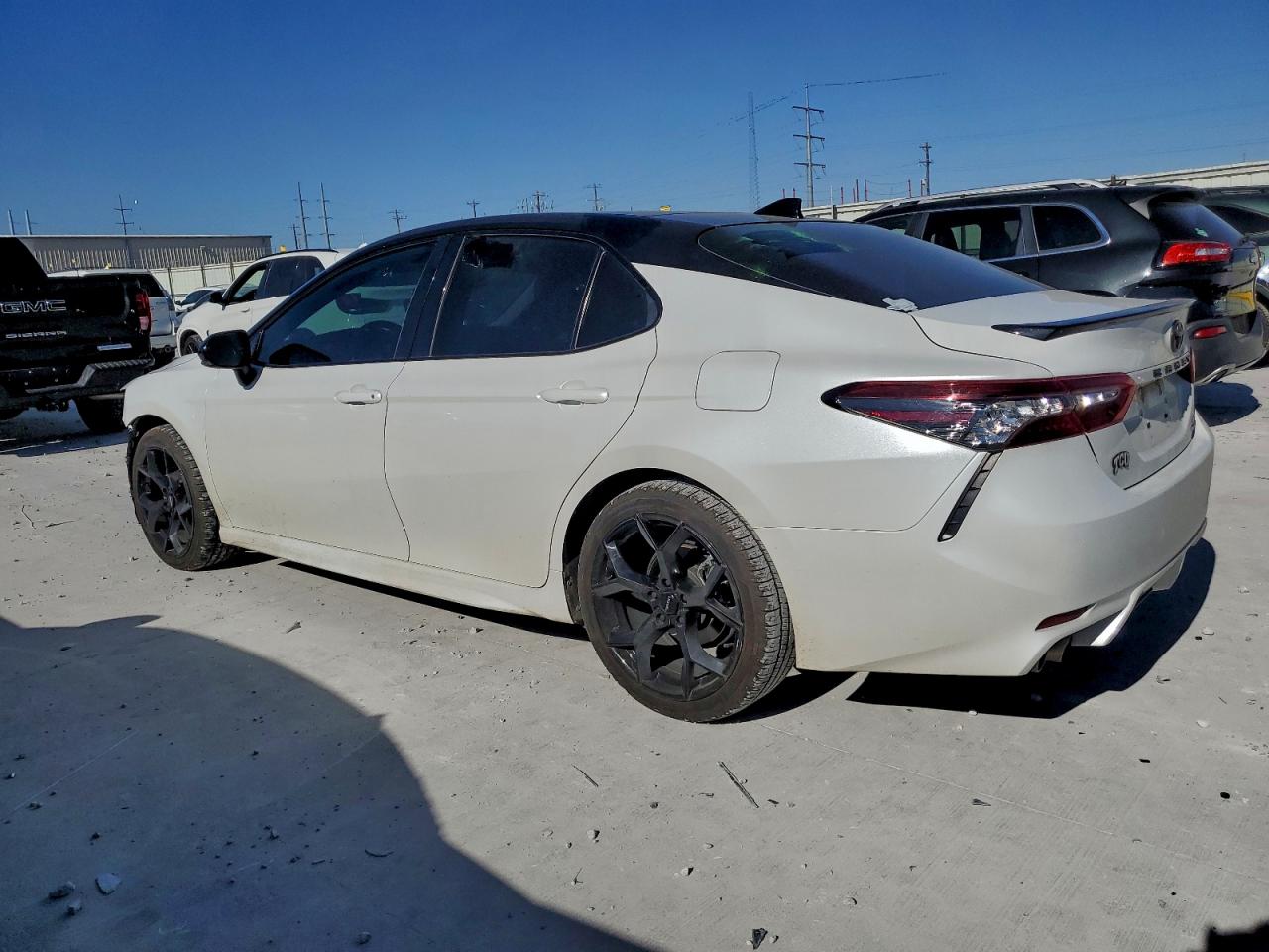 2021 TOYOTA CAMRY XSE photo 2