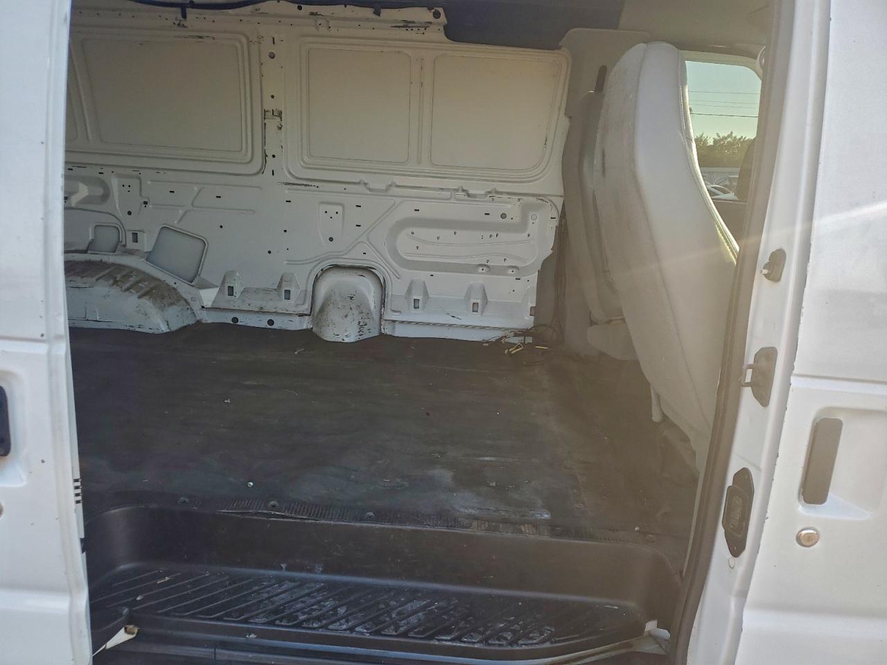 2008 FORD E250 DELIVERY VAN photo 11
