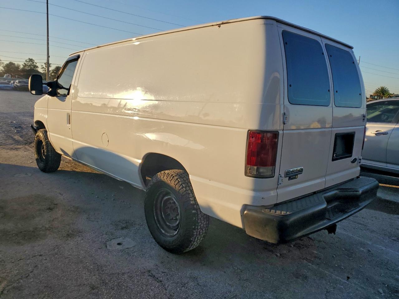 2008 FORD E250 DELIVERY VAN photo 2
