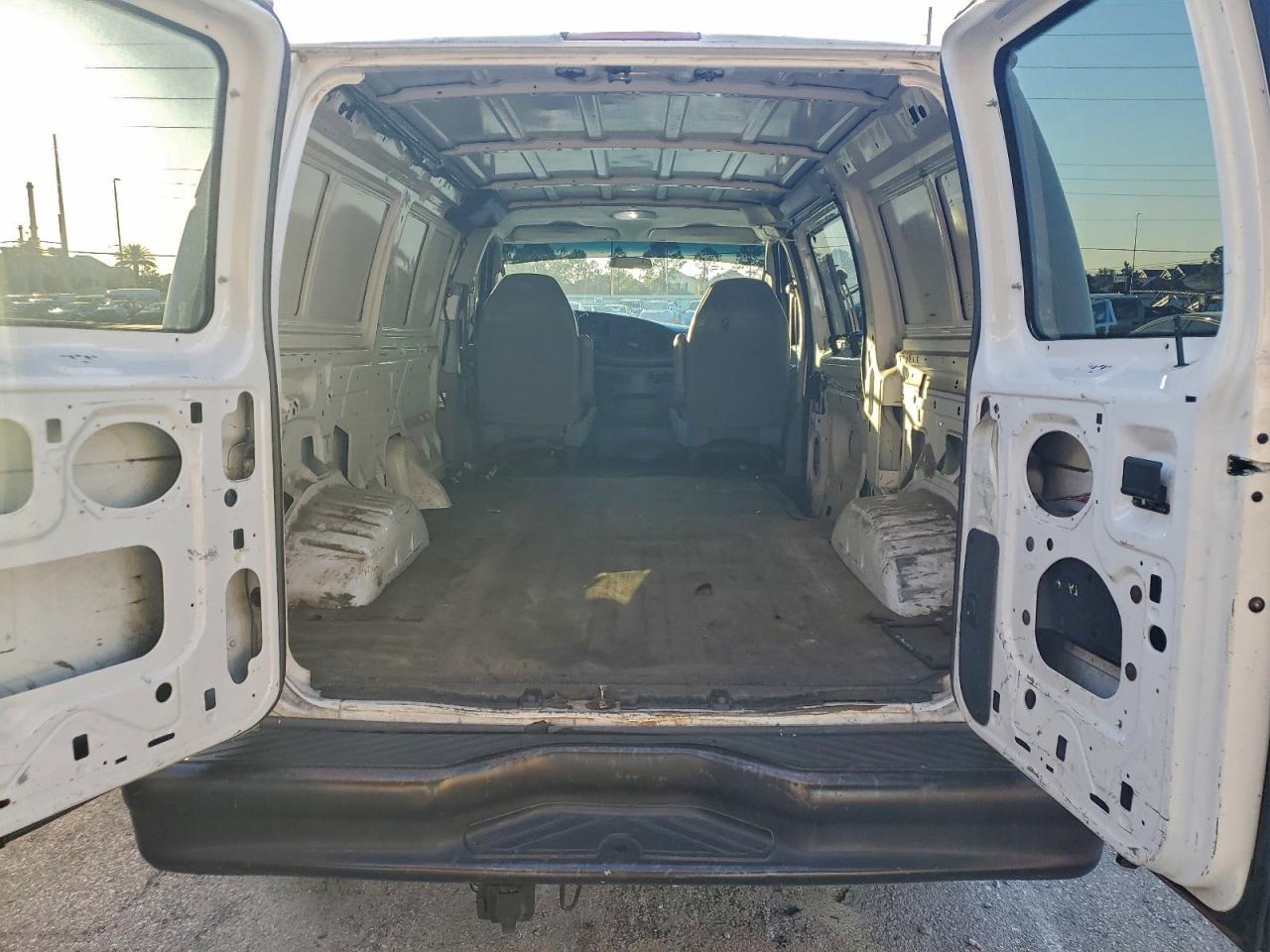 2008 FORD E250 DELIVERY VAN photo 10