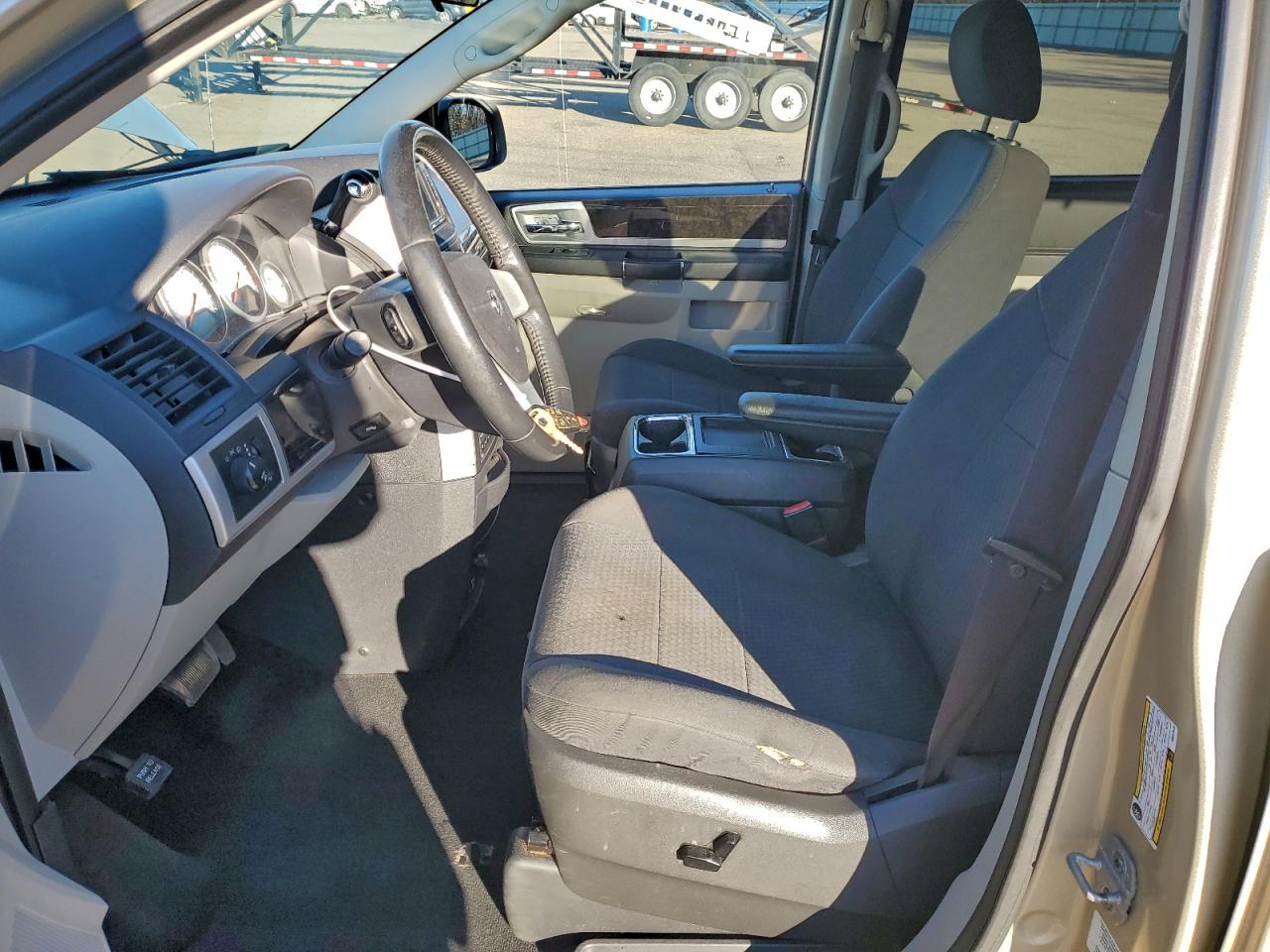 2010 DODGE GRAND CARAVAN SXT photo 7