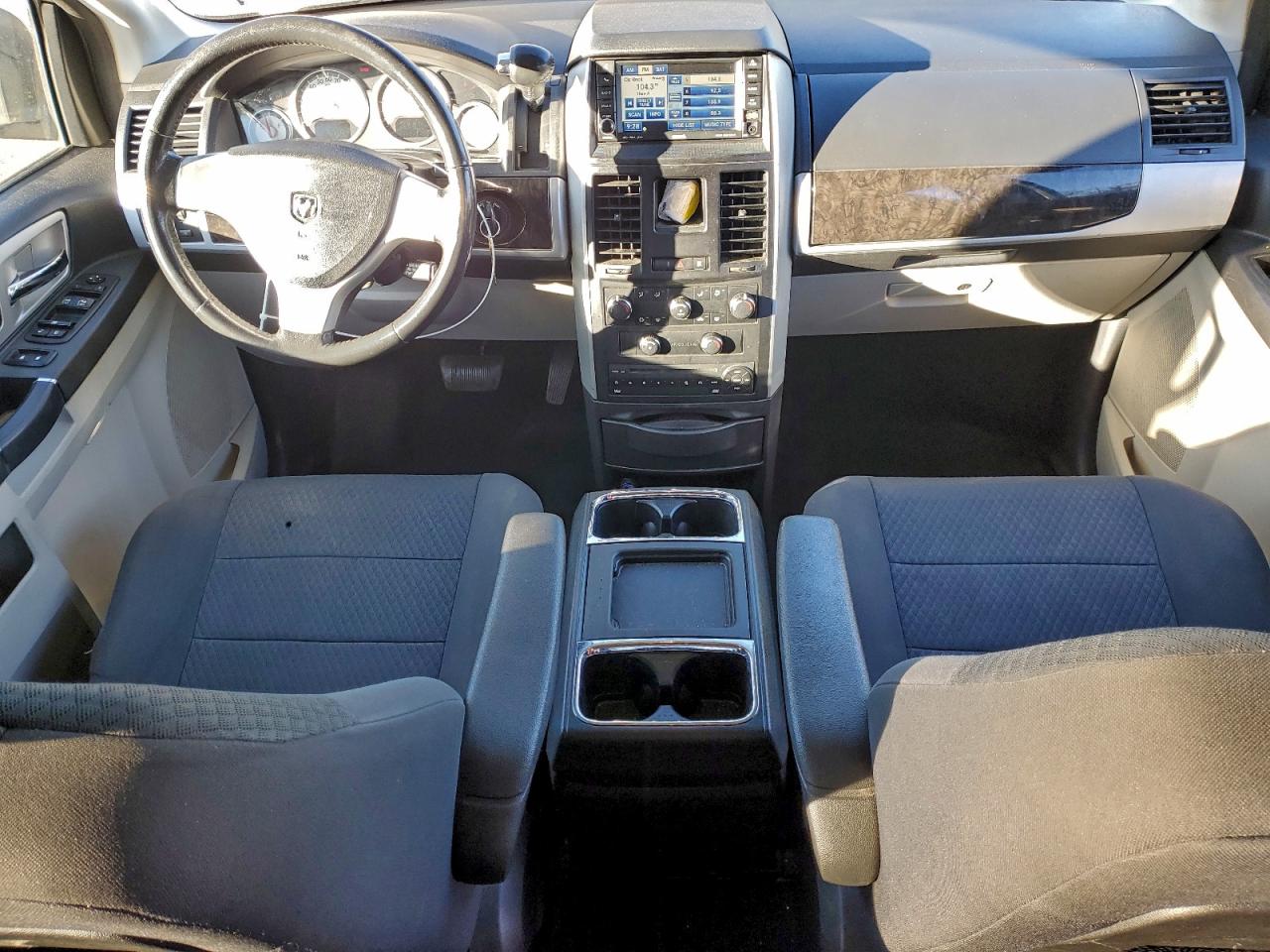 2010 DODGE GRAND CARAVAN SXT photo 8
