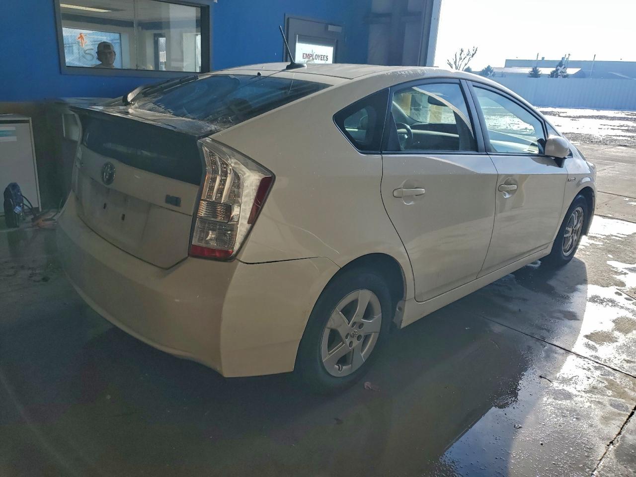 2011 TOYOTA PRIUS photo 3