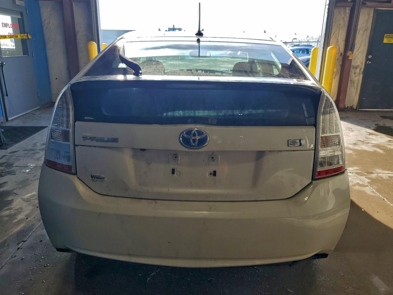 2011 TOYOTA PRIUS photo 6