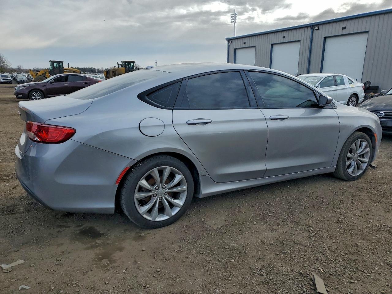 2015 CHRYSLER 200 S photo 3