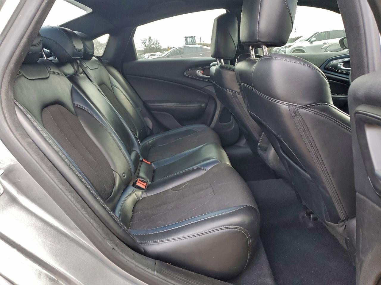 2015 CHRYSLER 200 S photo 10