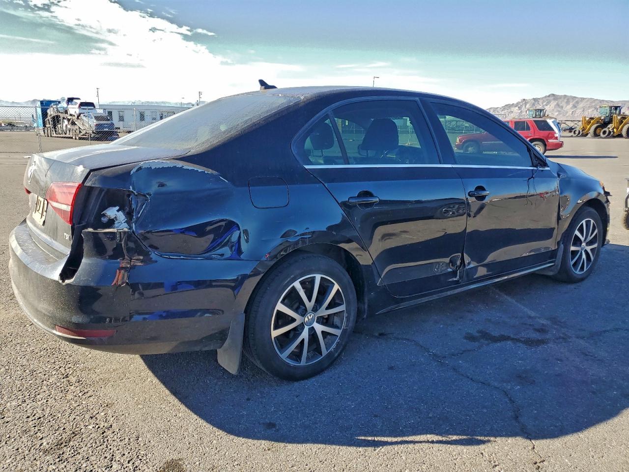 2018 VOLKSWAGEN JETTA SE photo 3