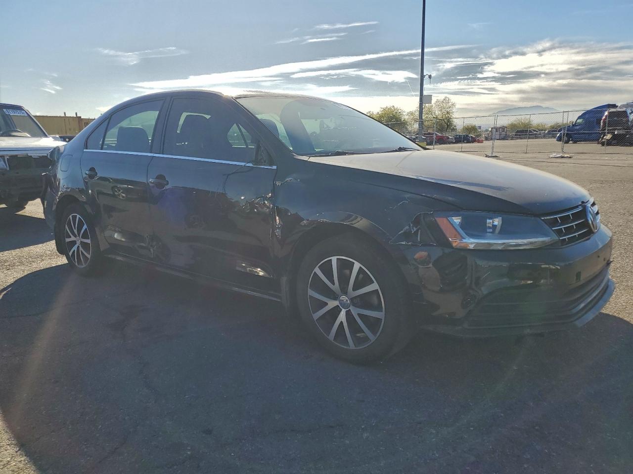 2018 VOLKSWAGEN JETTA SE photo 4