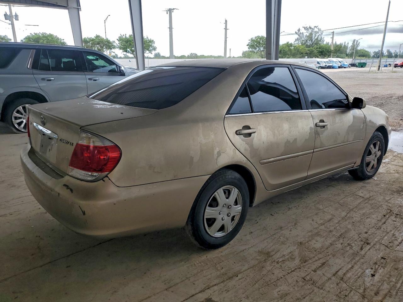 2005 TOYOTA CAMRY LE photo 3